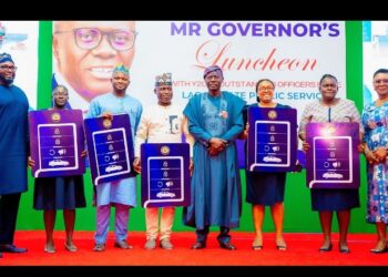Sanwo – Olu Rewards Lagos Public Servants with Five Brand New Cars, N165. 5 M